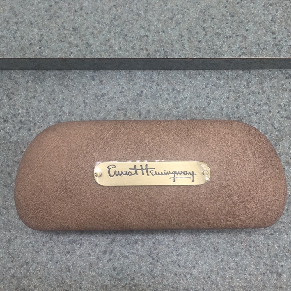 🔷Earnest Hemingway hard Glasses Case